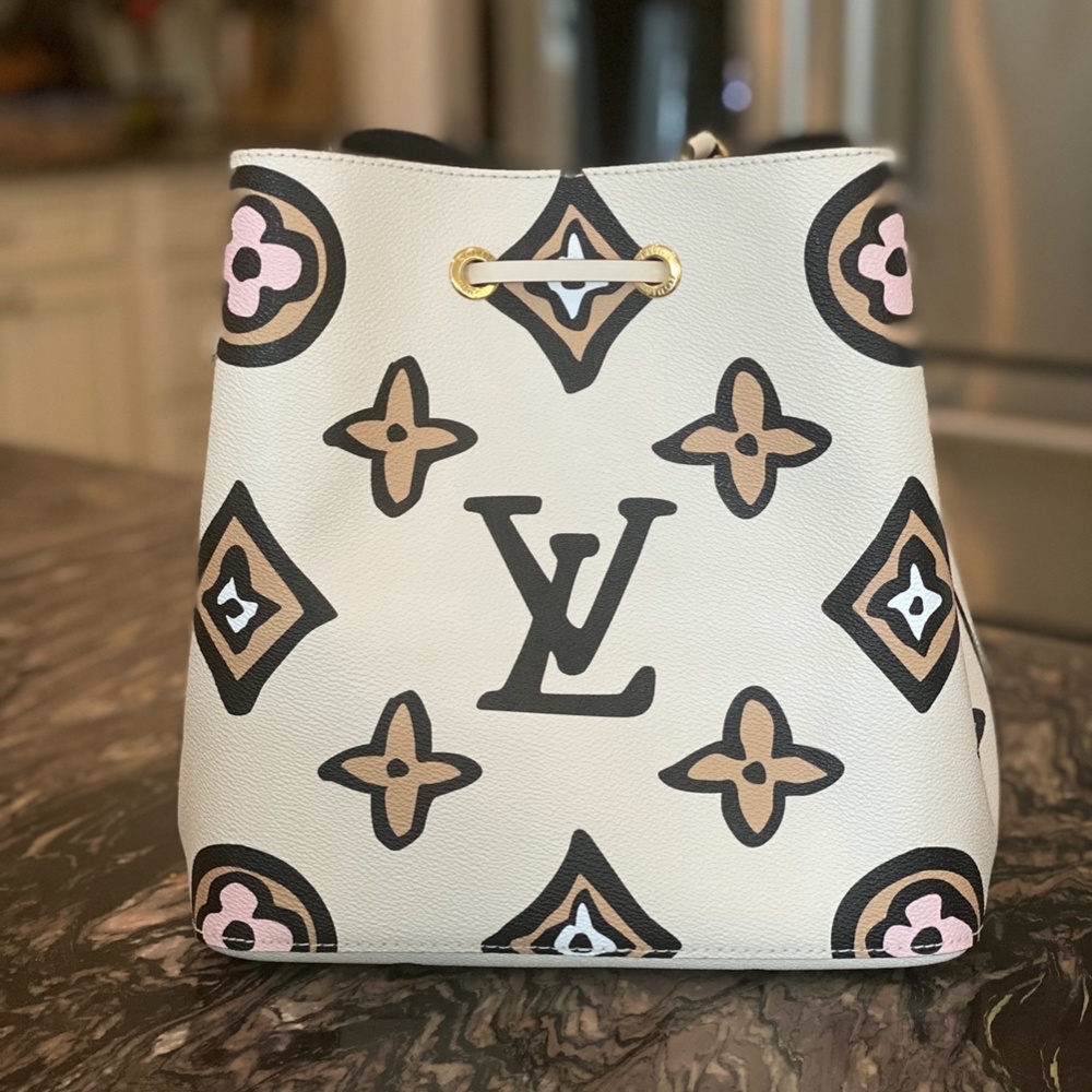 Louis Vuitton NeoNoe Wild at Heart - Picture 2 of 15